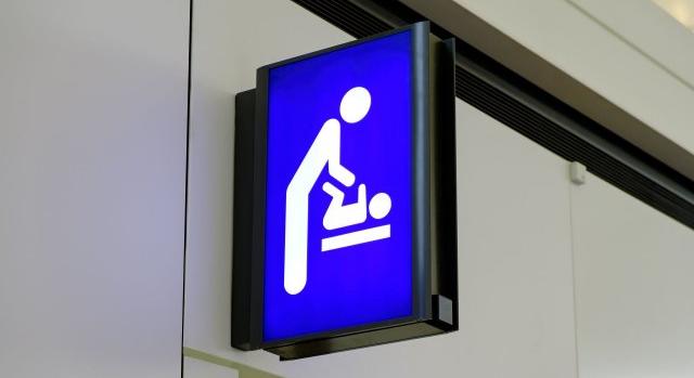 Kokain nyomaira bukkantak egy nyilvános pelenkázóhelyiségben
