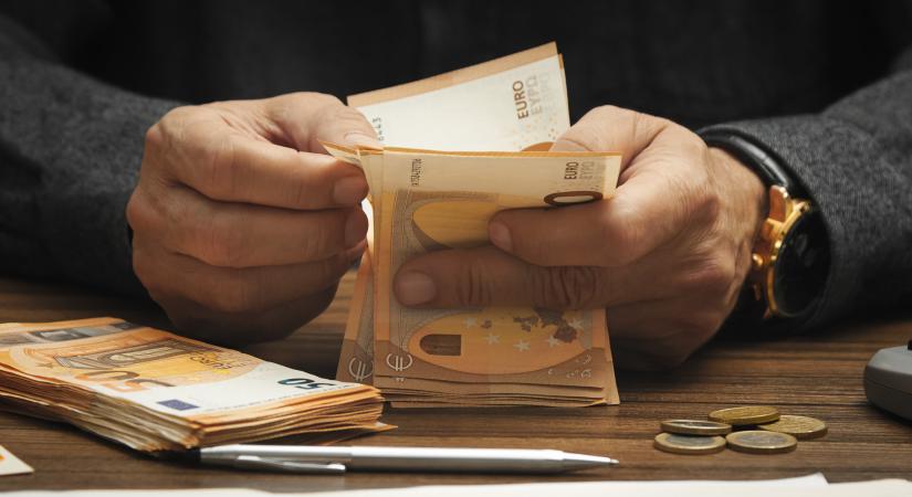 Kiderült, kik teszik zsebre munka nélkül a nagy jövedelmeket Magyarországon