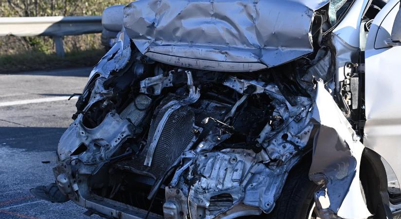 Tragédia az M0-s autóúton! Nem élte túl a brutális ütközést a Toyota sofőrje