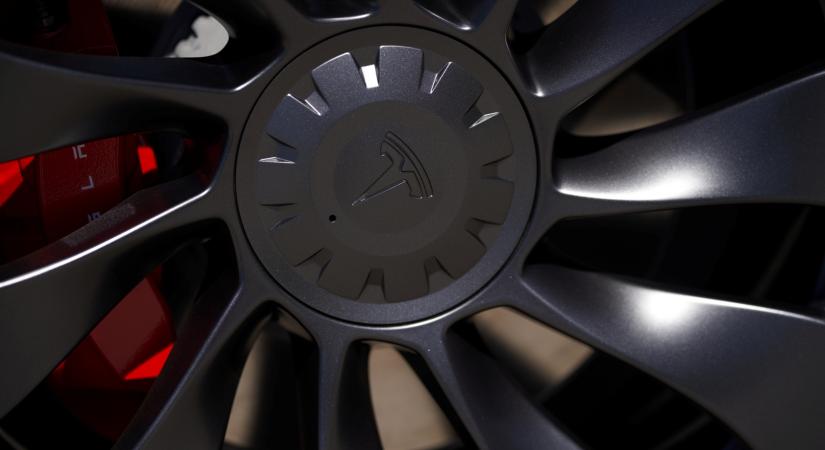 Bajba került a Tesla, ami hivatalosan még nincs is