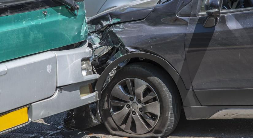 Komoly lehet a baj: több rendőrautó és mentő is a helyszínen van