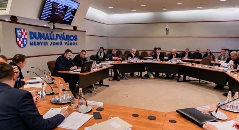 Határidős döntések miatt volt rendkívüli közgyűlés Dunaújvárosban