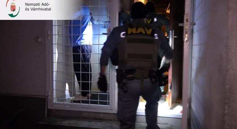 Számlagyárra csaptak le a pénzügyőrök – VIDEÓ
