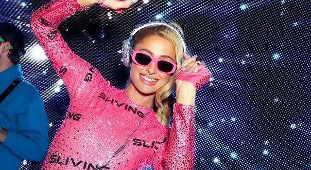 Paris Hilton a hálaadásnapi vacsorán tudatta a családjával, hogy lett még egy gyereke