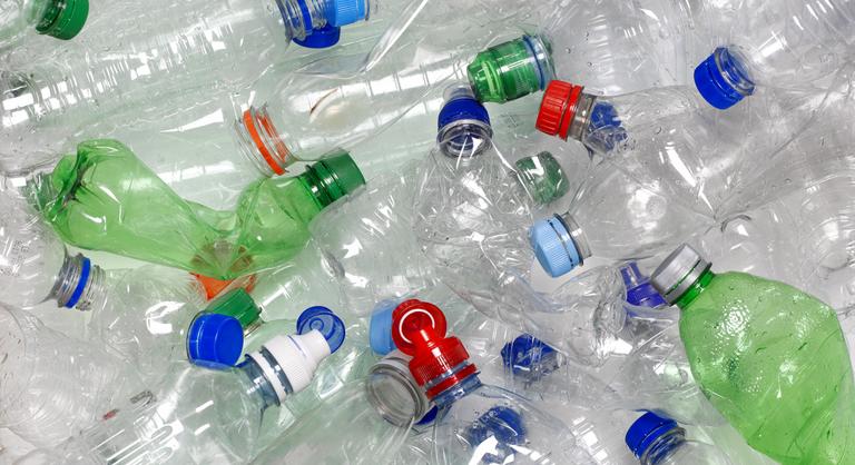 Késik az új PET-palack visszaváltó rendszer bevezetése