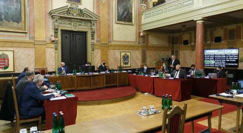Rongálás és több éves konfliktus is téma ma az egri közgyűlésen