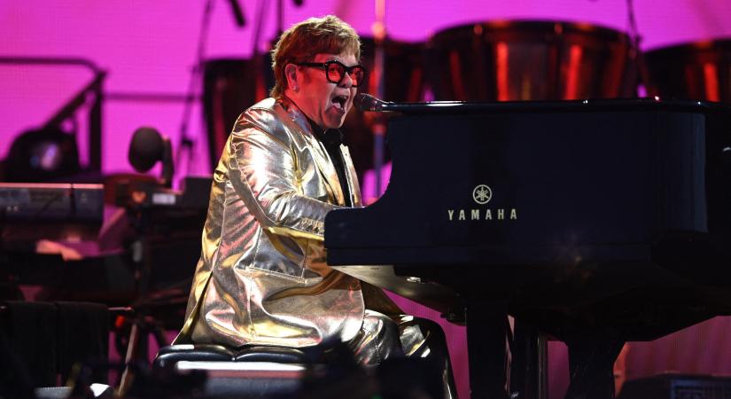 Sir Elton John országos AIDS-szűrésért kampányol