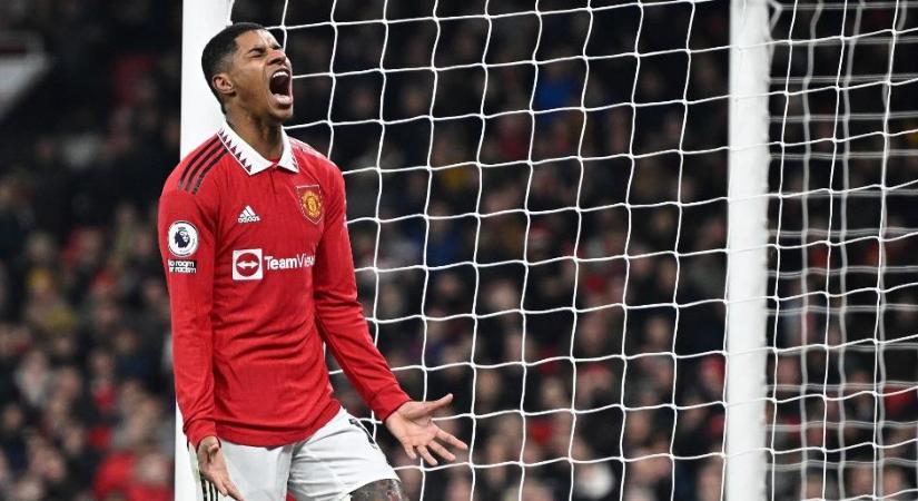 A Manchester United eltiltott sztárja luxus vásárlással ütötte el az időt, míg csapata a BL-ben vergődött