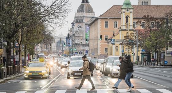 Átadták a várva várt zebrát a Rákóczi úton - fotók