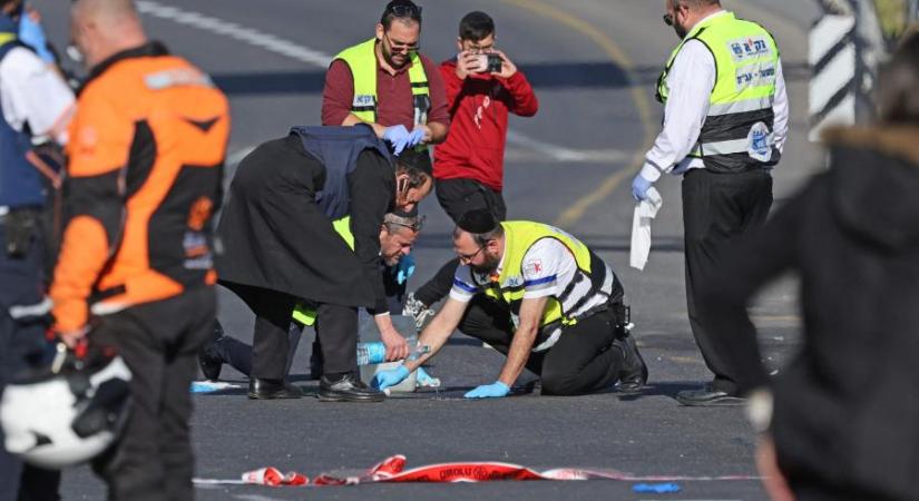 Hamász-terroristák lőttek le három embert Jeruzsálemben