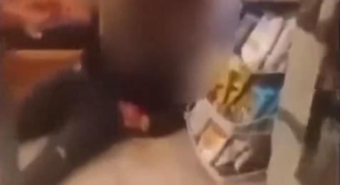 Késsel támadtak migránsok egy olasz házaspárra, a férj lelőtte őket  videó