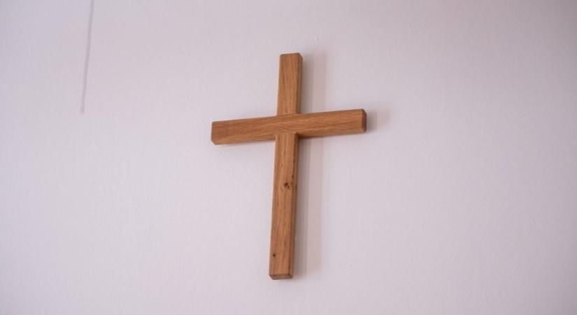 Isten tudja, lehet-e Biblia a templomokban