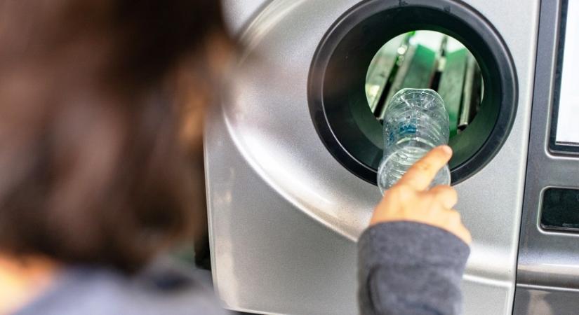 Pozitívan viszonyul a lakosság a PET-palackok visszaváltásához