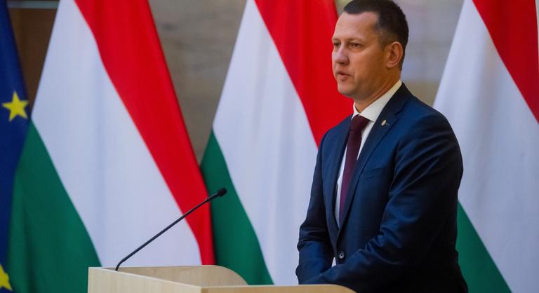 A megváltozott munkaképességűek fele dolgozik itthon