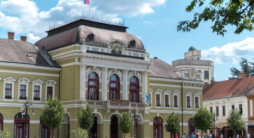 Mirkóczki beismerte, hogy elbukott a város három beruházást. Milliárdok úsztak el, mennie kell?