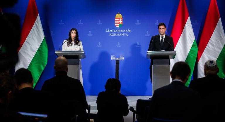 Kiderül, hogy miről döntött a kormány, jönnek a bejelentések - Gulyás Gergely és Szentkirályi Alexandra tájékoztatója