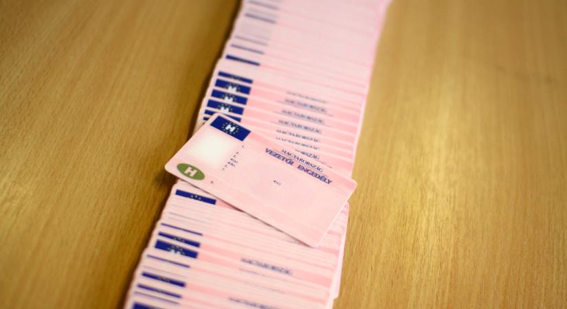 Sorban állnak a magyar jogosítványért az osztrákok