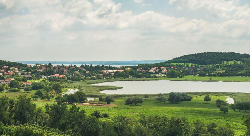 Kellemeset a hasznossal: dolgozz a Balatonon!