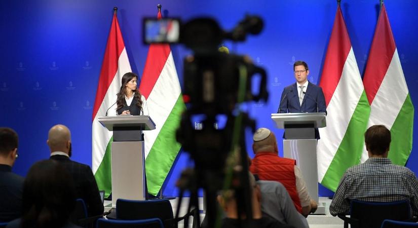 Gulyás Gergely: a kormány meghosszabbítja a kamatstopot (élő)