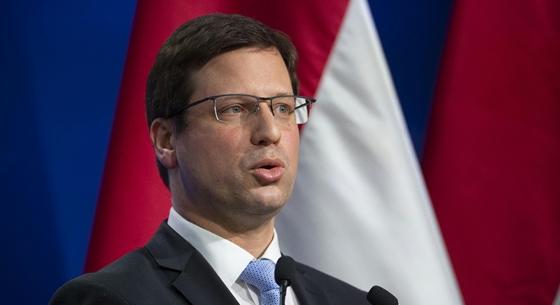 Gulyás Gergely: Meghosszabbítja a kormány a kamatstopokat