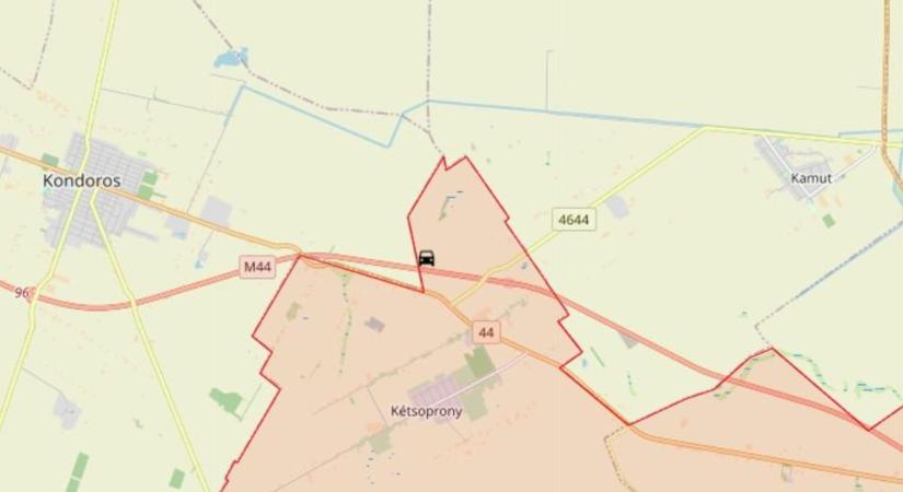 Kisteherautóba csapódott egy személygépkocsi Kondorosnál, az M44-esen, több sérült van