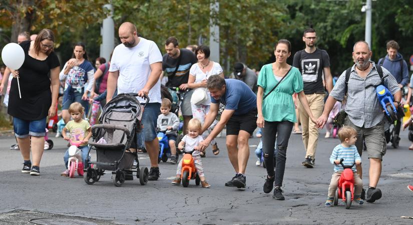 Zuhanórepülésbe kezdtek a kormánynak kedves demográfiai mutatók
