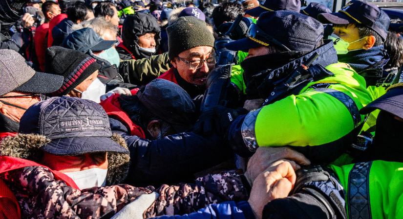 A kutyaevésért kiálló tenyésztők dulakodtak a rendőrökkel Dél-Koreában