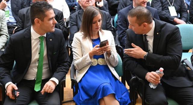 A Fidesz átengedte a Mi Hazánk ellenzéket szívató javaslatát a bizottságban, délután szavazhatnak róla