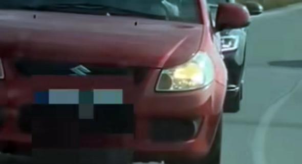 Beküldtek egy felvételt a rendőrségnek, ők se hitték el, mit művelt egy sofőr vezetés közben - videó