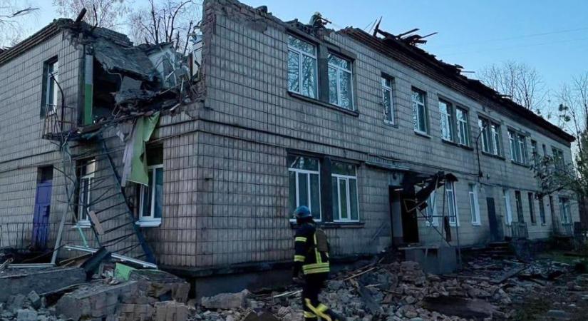 Orosz rakétatámadás érte Kelet-Ukrajnát, egy ember meghalt, több gyerek megsérült