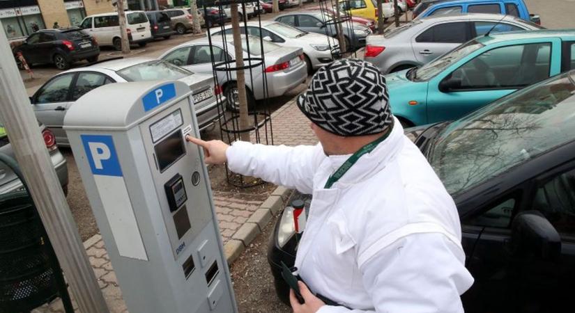 Újabb bevételszerzés: még több fizetős parkolót csináltat Péterffy