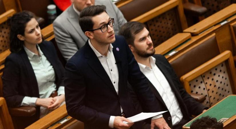 A Momentum határozati javaslatot nyújt be az aktív eutanáziára vonatkozó szabályok módosításáért, a Párbeszéd parlamenti vitanapot kezdeményez