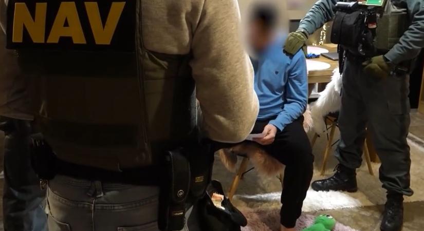 Az Amnesty International Magyarország igazgatójának testvérét tartóztathatta le a NAV