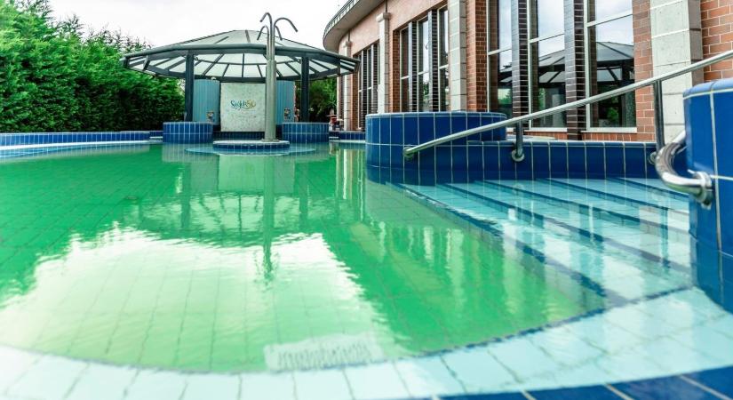 Kiderült, miből lehetne pénzt előteremteni a siófoki élményfürdő felújításához