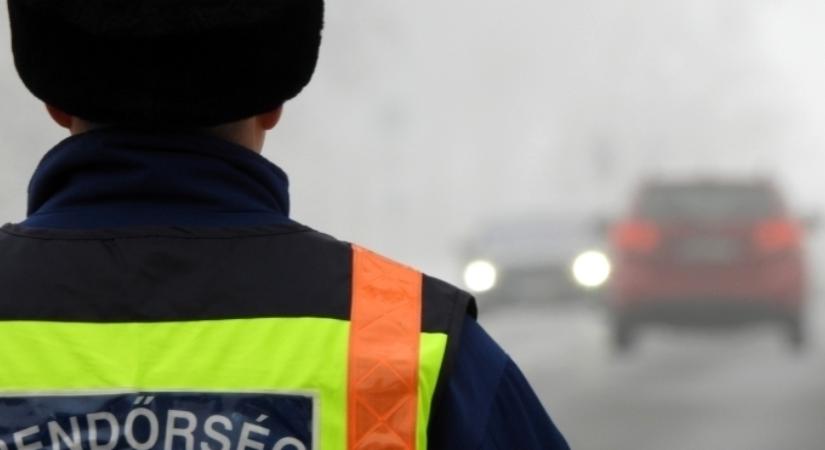 Tanácsokkal látja el a hajdú-bihari rendőrség az ónos esőben útnak indulókat