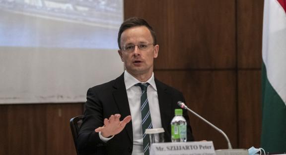 Lavrov biztosította Szijjártó Pétert a kötelezettségeik teljesítéséről