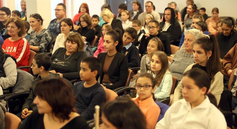 A példaértékű, eredményes diákok munkáját emelte ki a Szent Ágota Gyermekvédelmi Szolgáltató
