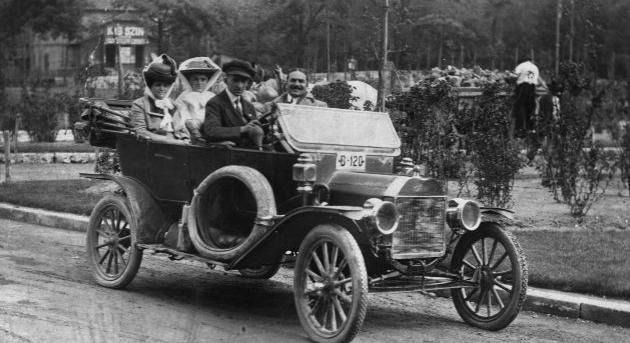 Vasúton érkezett az első automobil Budapestre