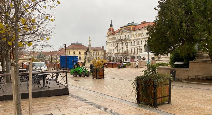 Akadályokkal védik a pécsi adventi vásárt - videó