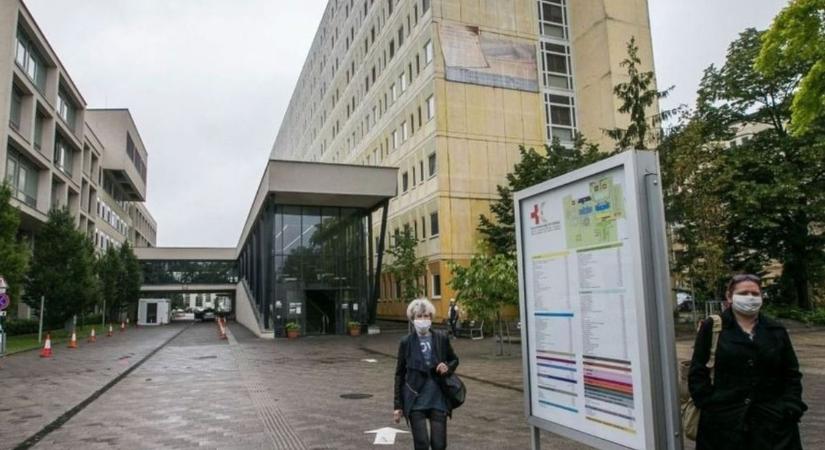 Péntektől kötelező a maszkhasználat a látogatóknak a kecskeméti kórházban és telephelyein
