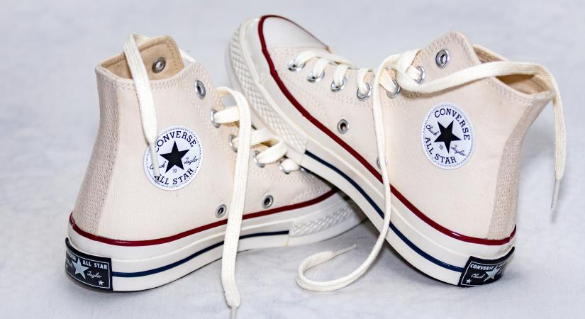Kiderült, mire valók a lyukak a Converse tornacipő oldalán