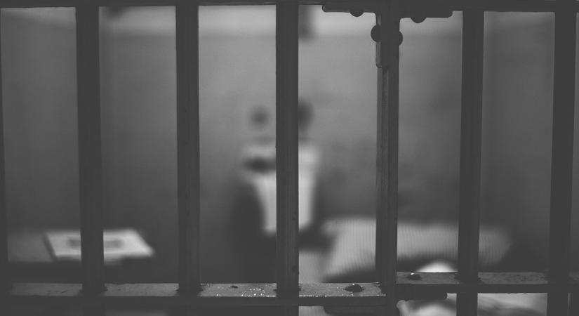 Horror: megvakította barátnőjét, húsz évet kapott