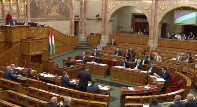 Karsai Dánielnek nem sikerült a Parlamentben kormánypárti politikusokkal beszélnie