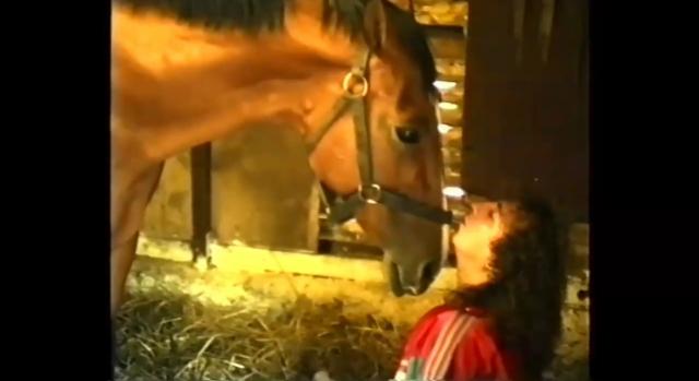 Jimmy imádta a lovakat és szinte minden állatot, soha nem látott felvételeken a Király