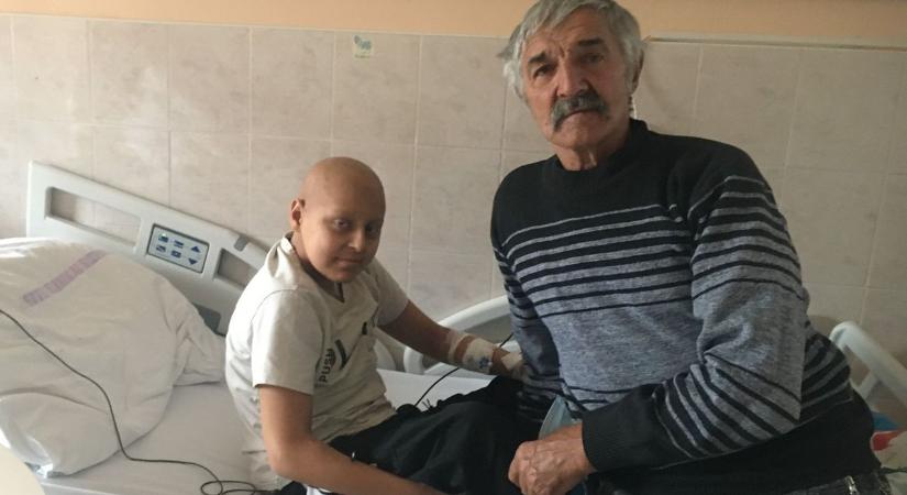 "A papa nélkül nagyon nehéz lenne" - nagyszülei küzdenek a daganatos beteg fiú gyógyulásáért