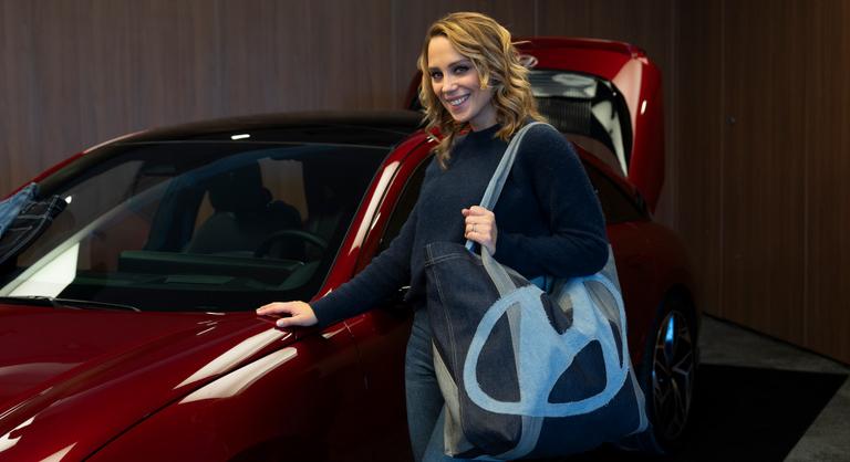Használt farmerekből készít autós kiegészítőket a Hyundai és egy magyar divatmárka