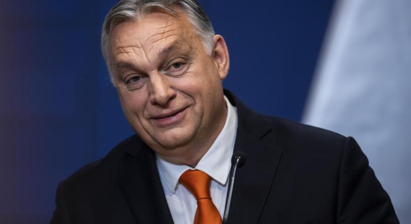 „Az első hó leesett, a budapesti közlekedés elesett” – gúnyolódott Orbán Viktor a TikTokon