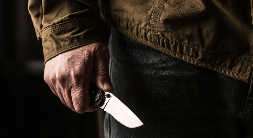 „Megöllek!” – kést rántott a boltban a tiszaburai rabló, elfogták a rendőrök