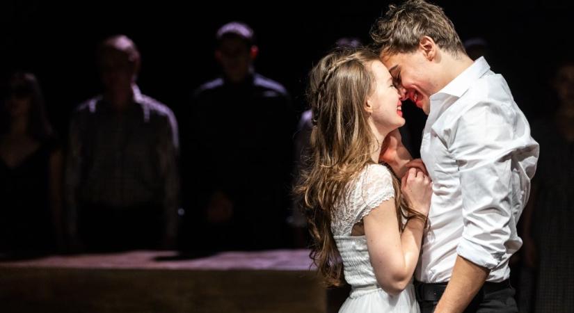 Shakespeare-t mutat be a Gólem Színház