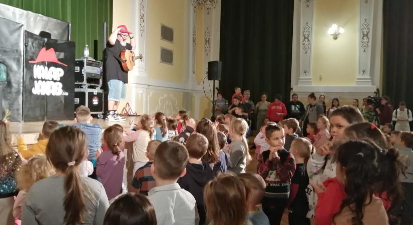 Elvarázsolta a vásárhelyi gyerekeket Kalap Jakab